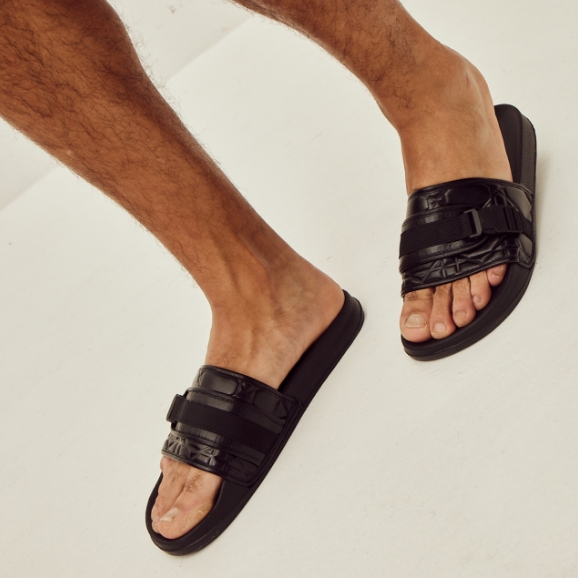 Dunns Clothing | Step into Summer with Quality Mens Flip Flops